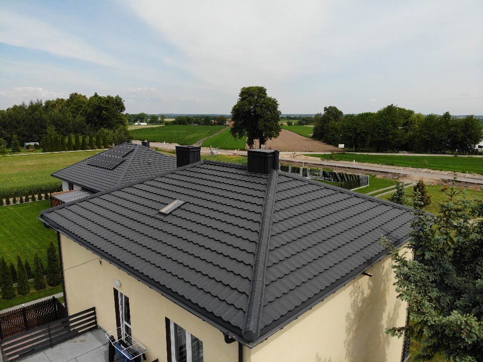 Blachodachówka modułowa Aurora 7016 w Niedrzwicy Dużej